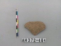 藏品(灰褐色細砂陶片)的圖片